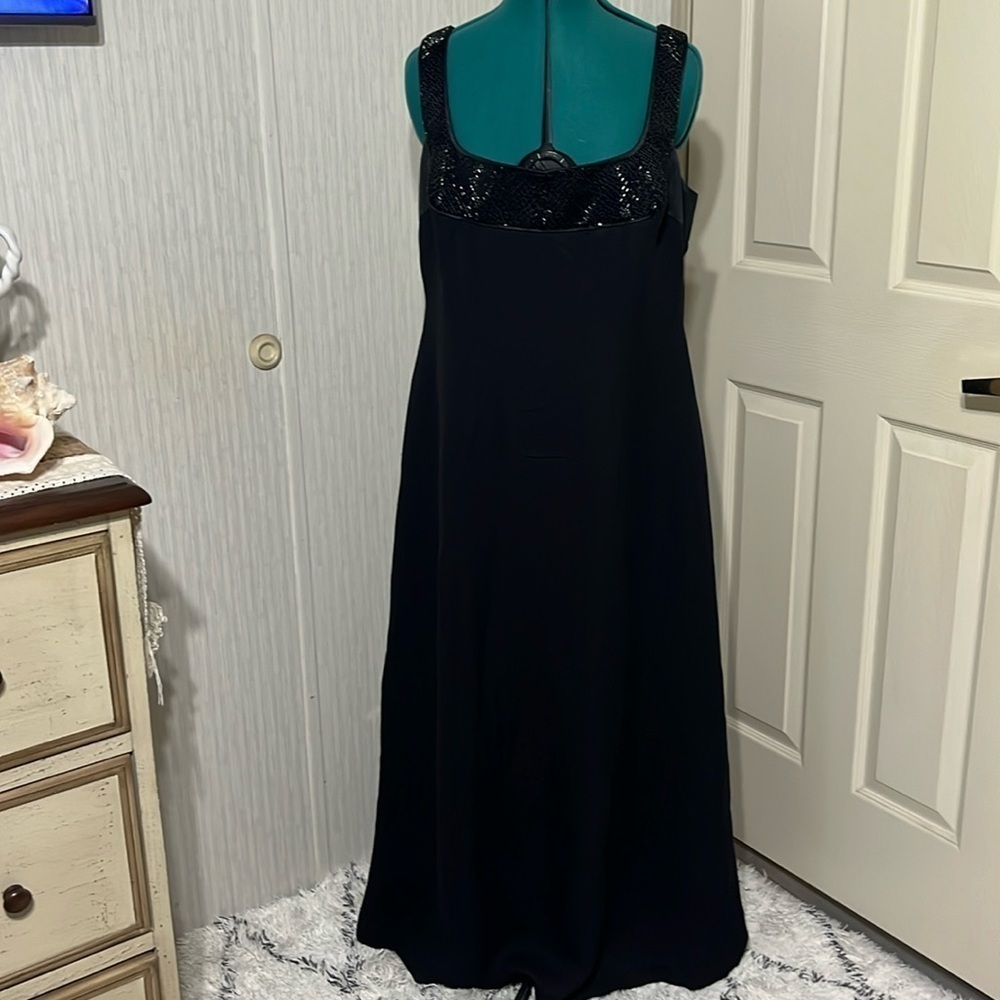 Liz Claiborne Night long black beaded sleeveless top